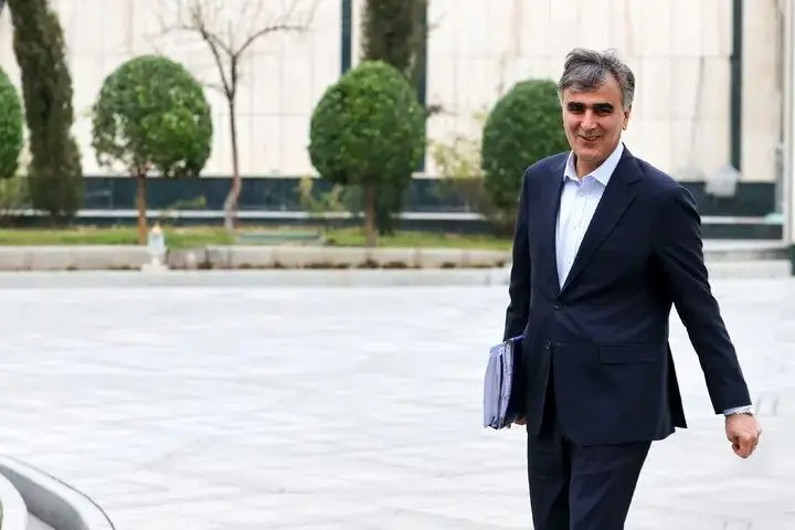 فرزین استعفا داد؟/ همتی جایگزین می شود