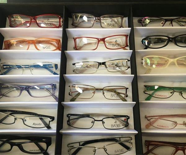 اهدای هزار عینک طبی به دانش‌آموزان نیازمند اصفهان