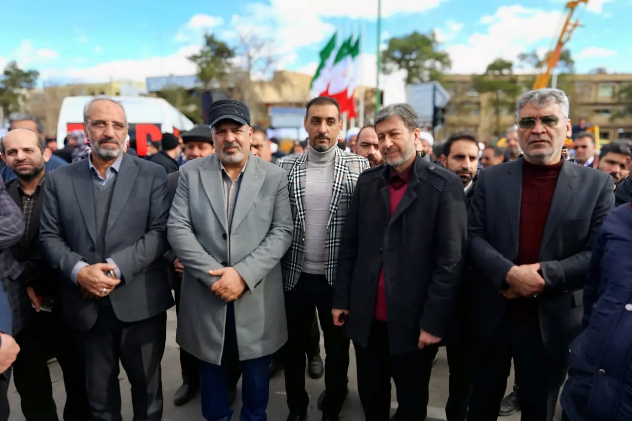 استاندار اصفهان در میان مردم ولایتمدار اصفهان در مراسم حماسه ۹ دی