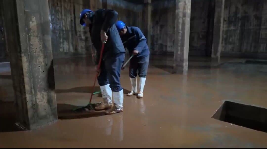 شستشو و گند زادیی مخازن آب آشامیدنی کاشان و آران و بیدگل