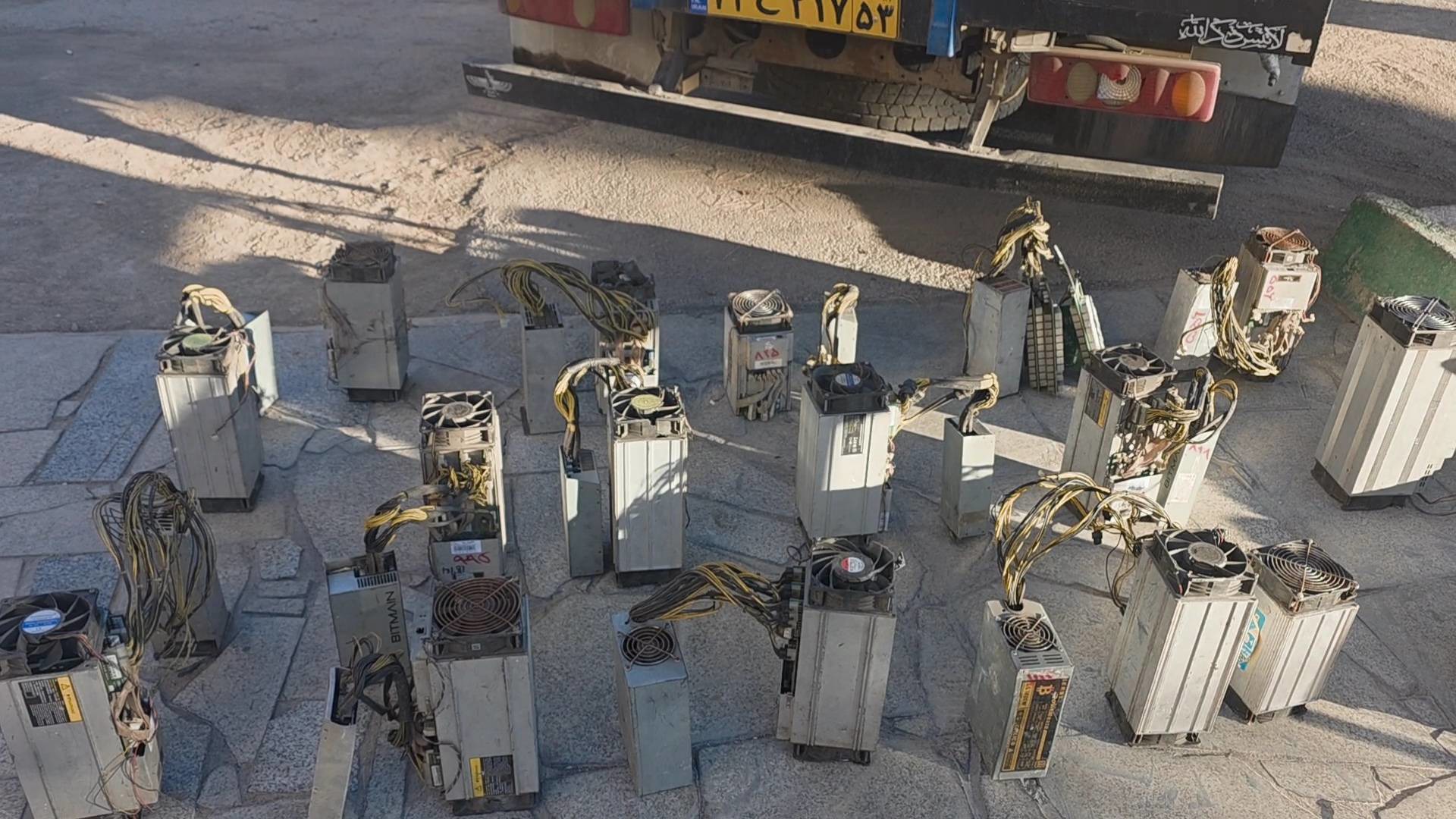 کشف ۶۹۰ دستگاه ماینر قاچاق توسط پلیس نطنز