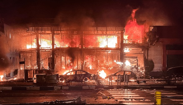 ۲ زن از عاملان آتش زدن فروشگاه‌ها در شاهین‌شهر دستگیر شدند