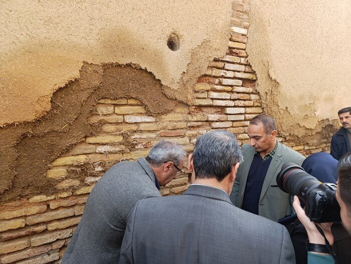 تیم‌های بحران، مسجد جامع را از بحران نجات دهند