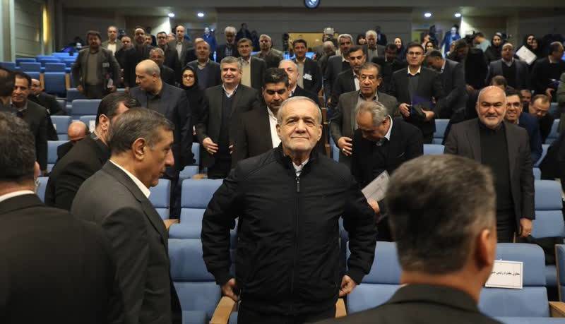 شرق: کلاه رئیس‌جمهور به اندازه وقتی که نماینده مجلس بود، پشم ندارد