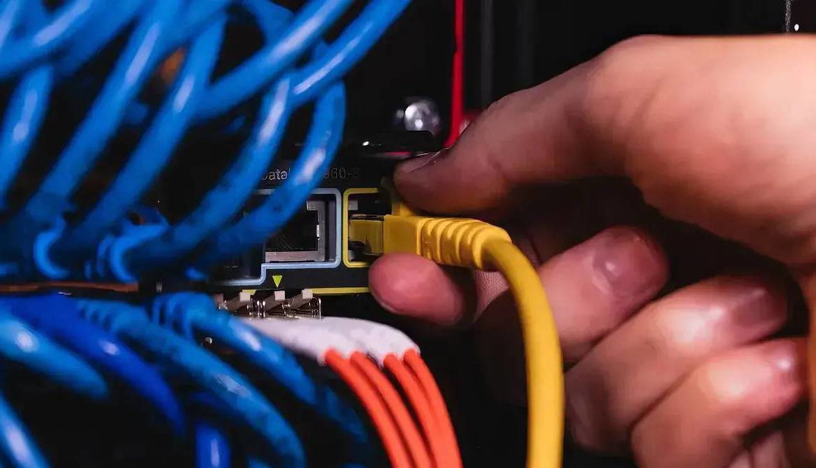 هشدار «عصر ایران» به مسئولان: این بار با تداوم قطع اینترنت نارضایتی‌ها را تشدید می‌کنید