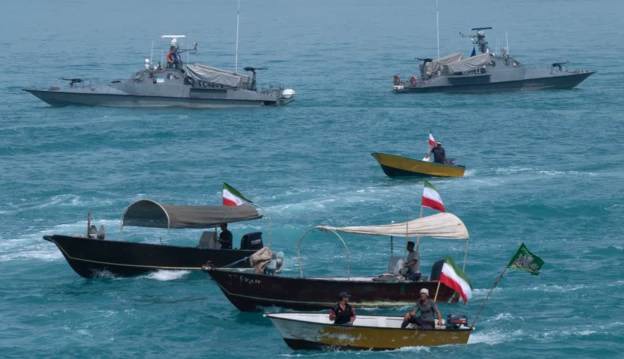 توصیه جنگی «کیهان»: بستن تنگه هرمز و انهدام ناو آمریکا