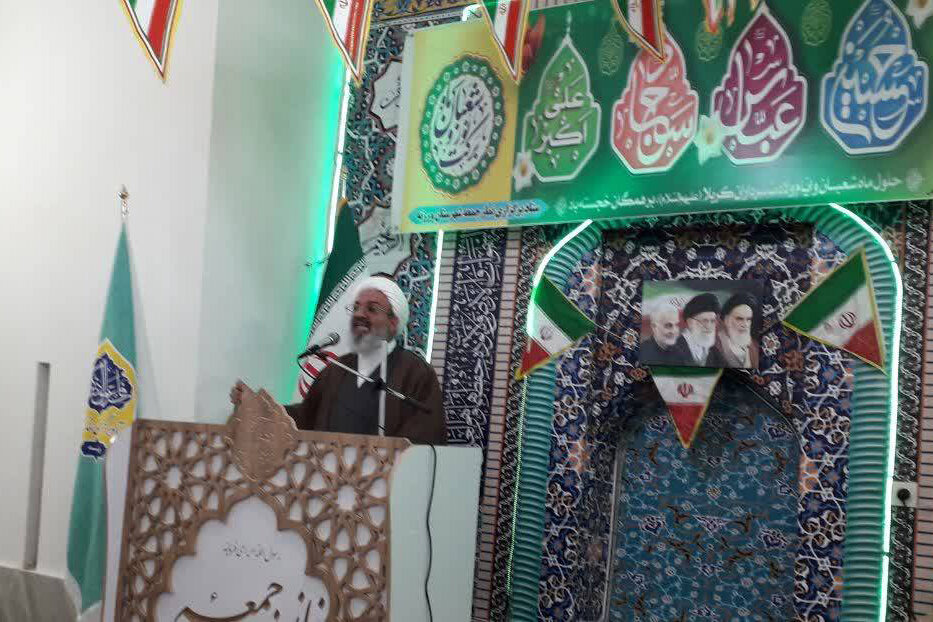 امام جمعه موقت ورزنه: تقوا سد محکم در برابر فتنه‌هاست