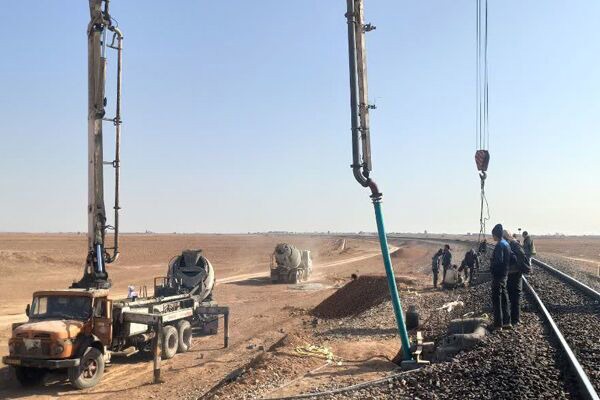 روزهای پایانی اجرای پل راه آهن کنارگذر آران و بیدگل