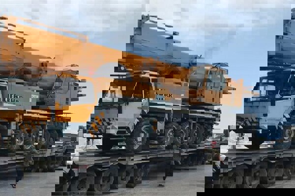 جرثقیل و لیفتراک‌های قاچاق در شهرضا کشف شد