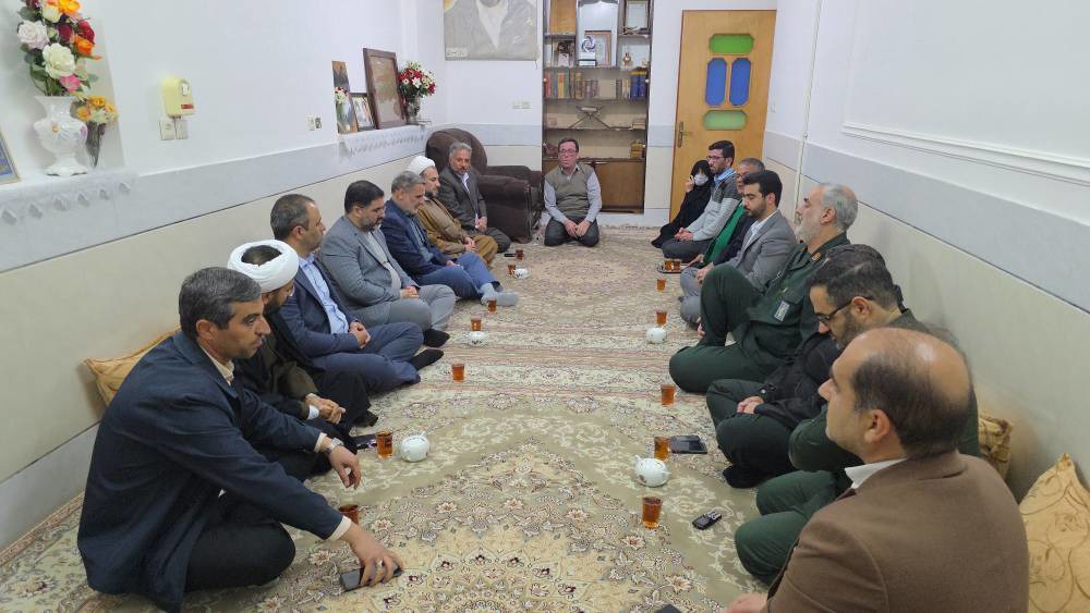 دلجویی از خانواده شهدا در خور و بیابانک