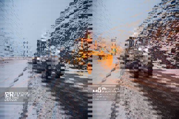 برف‌روبی۴۵۰۰ کیلومتر از محورهای استان اصفهان طی ۳۰ ساعت گذشته