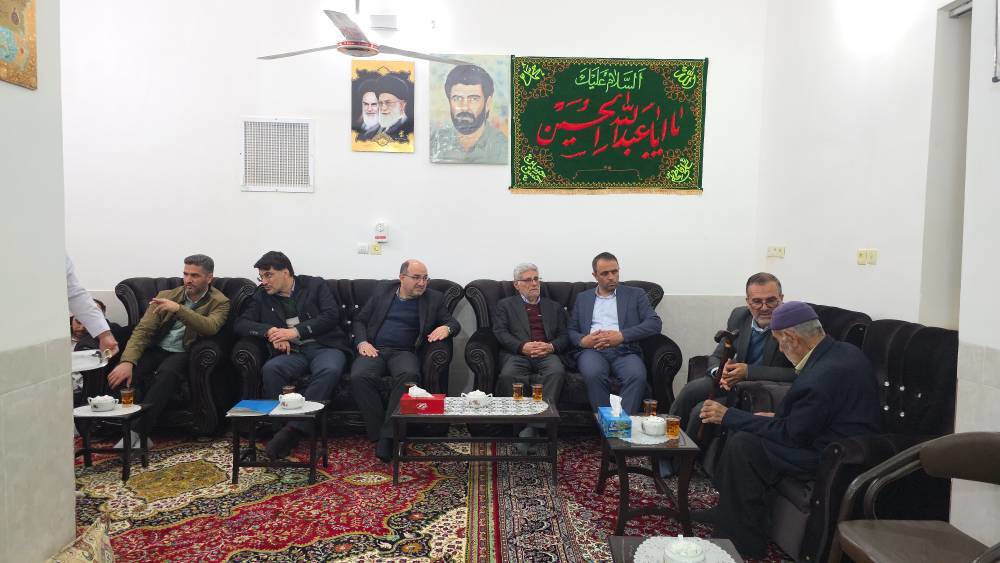 دیدار مسئولان با خانواده شهید زرگر