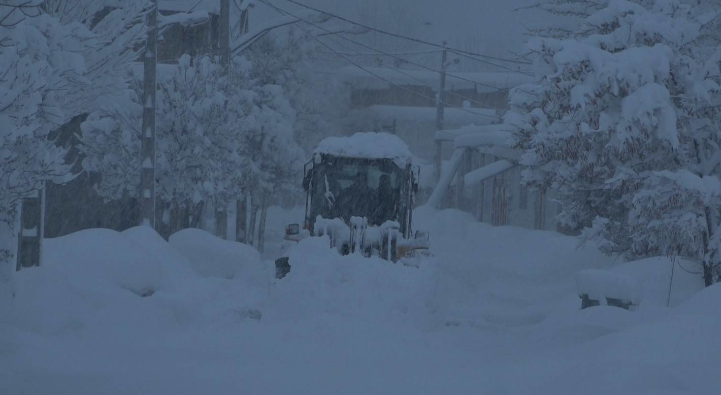 برف‌روبی۴۵۰۰ کیلومتر از محور‌های استان اصفهان
