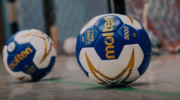 برتری نامی‌نو در مقابل آذرخش