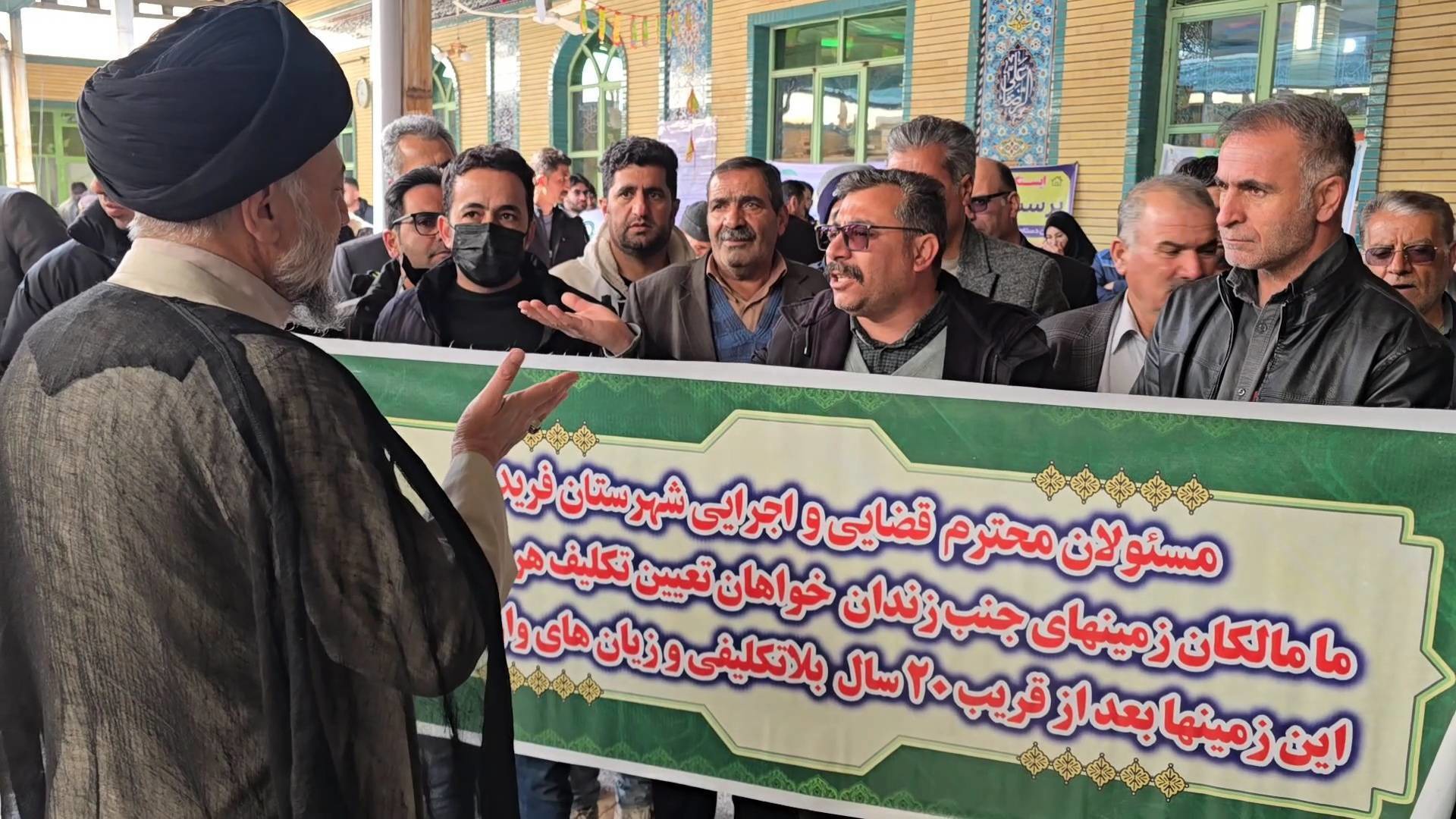 مطالبه مالکان زمین‌های جنب زندان فریدن از مسئولان قضایی