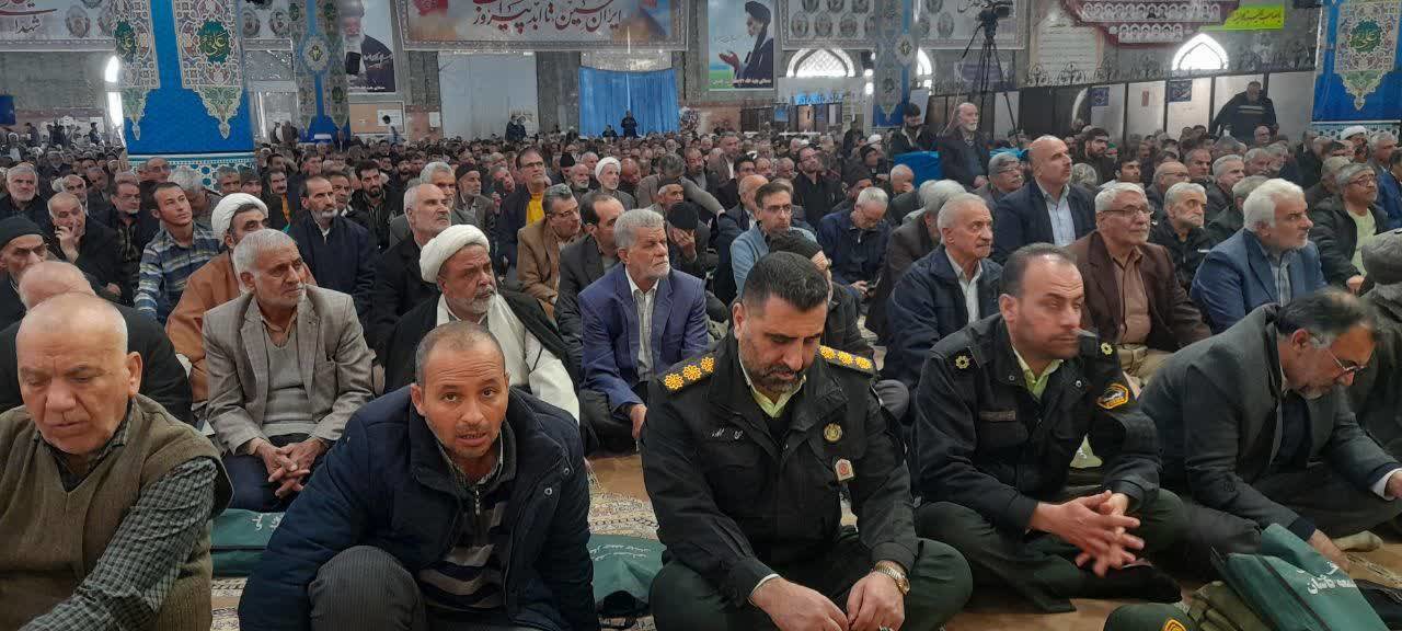 تاکید امام جمعه کاشان بر نقش استقامت ملت ایران در عبور از تهدید‌ها