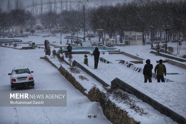 کولاک برف غرب و جنوب اصفهان را در بر می‌گیرد