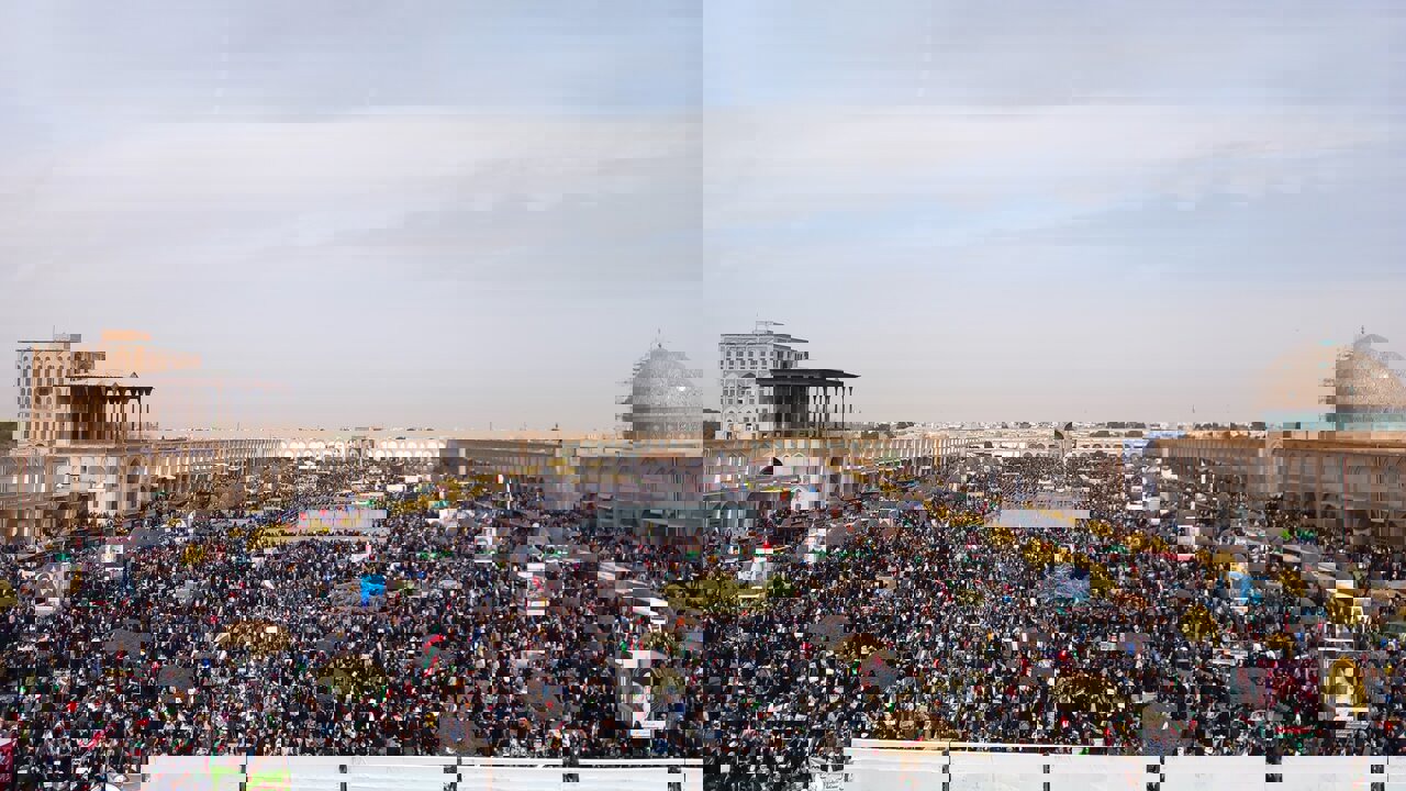 خروش نصف جهان در راهپیمایی ۲۲ بهمن میدان نقش جهان