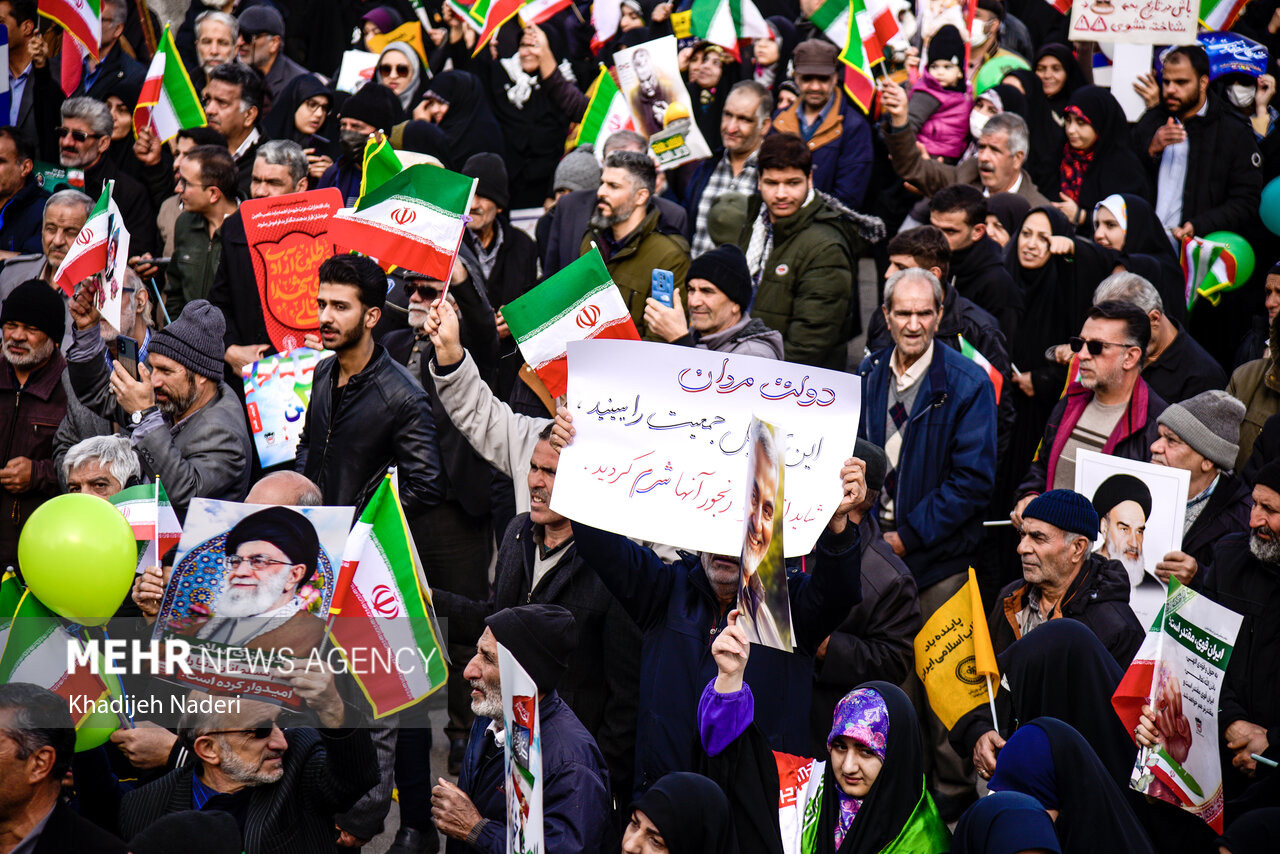 حماسه مردم درچه در راهپیمایی ۲۲ بهمن