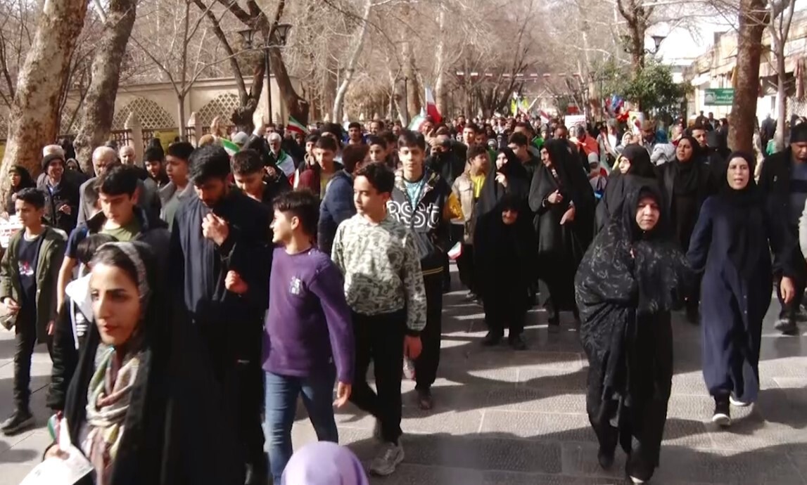 انقلاب اسلامی ایرانی پیوندی ریشه دار در میان نسل‌ها دارد