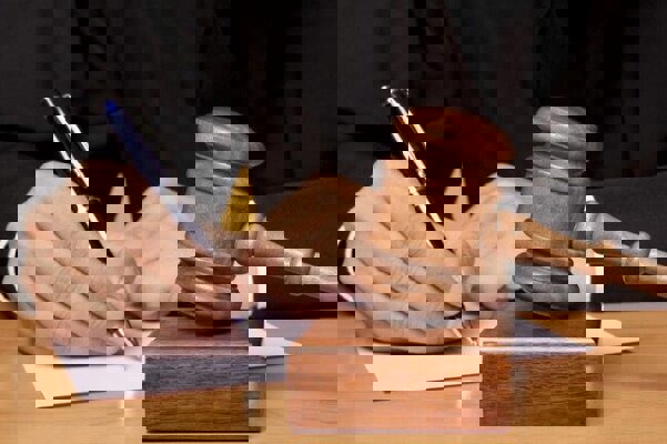 قانون تعارض منافع را زنده کنید تا سیل پرونده‌ها متوقف شود