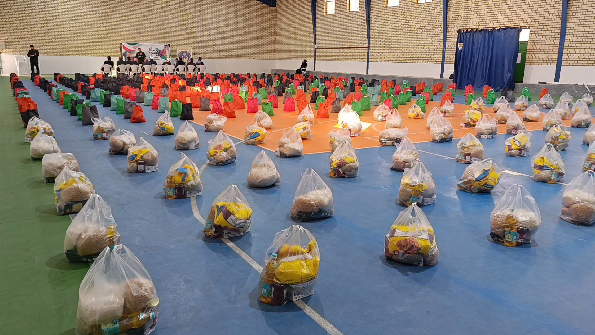 توزیع ۵۰۰ بسته کمک معیشتی در برخوار