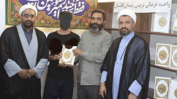 شیعه شدن یک زندانی اهل سنت در زندان کاشان