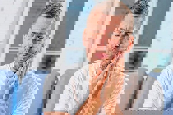 حساسیت دندانی زنگ خطری که نباید نادیده گرفته شود