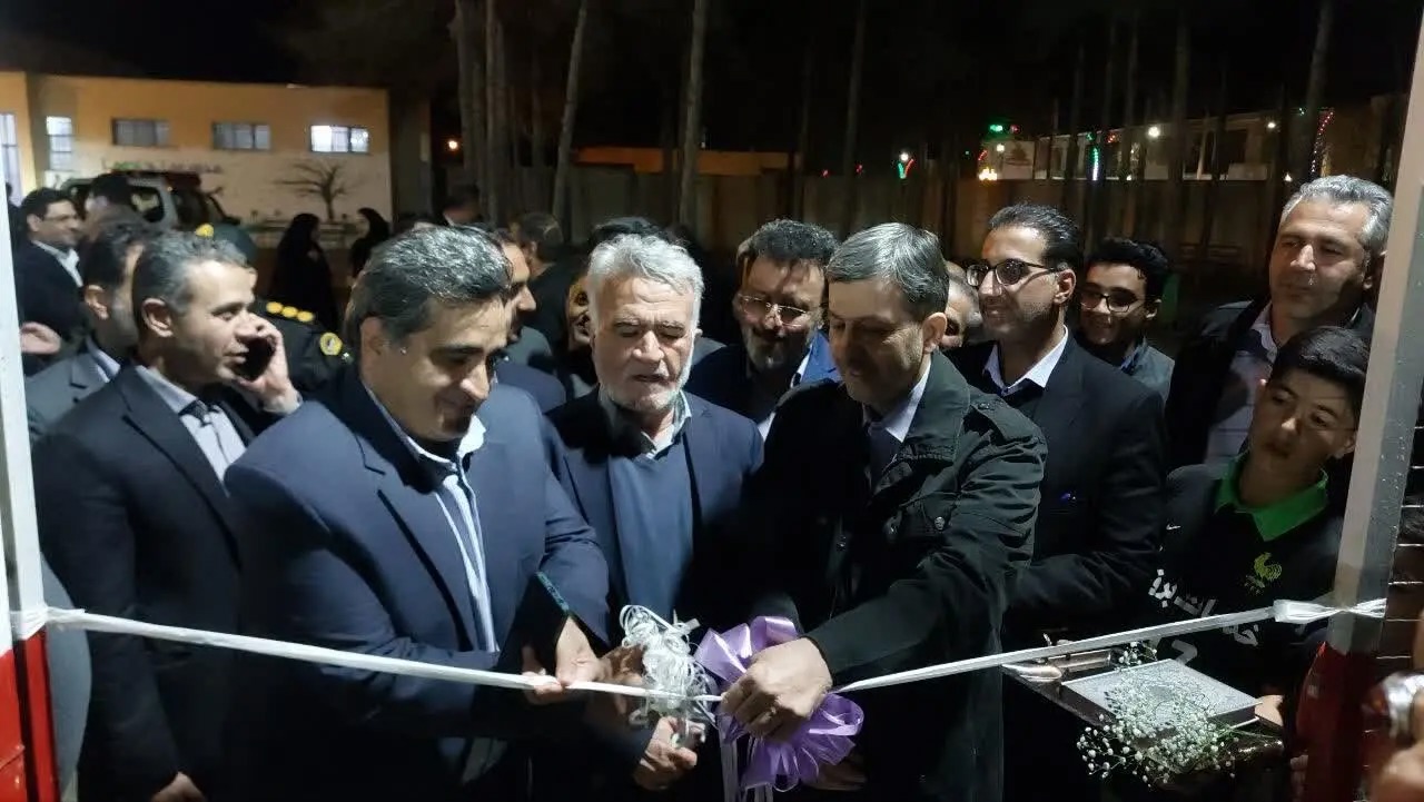 افتتاح زمین چمن مصنوعی مدرسه ۱۷ شهریور بادرود