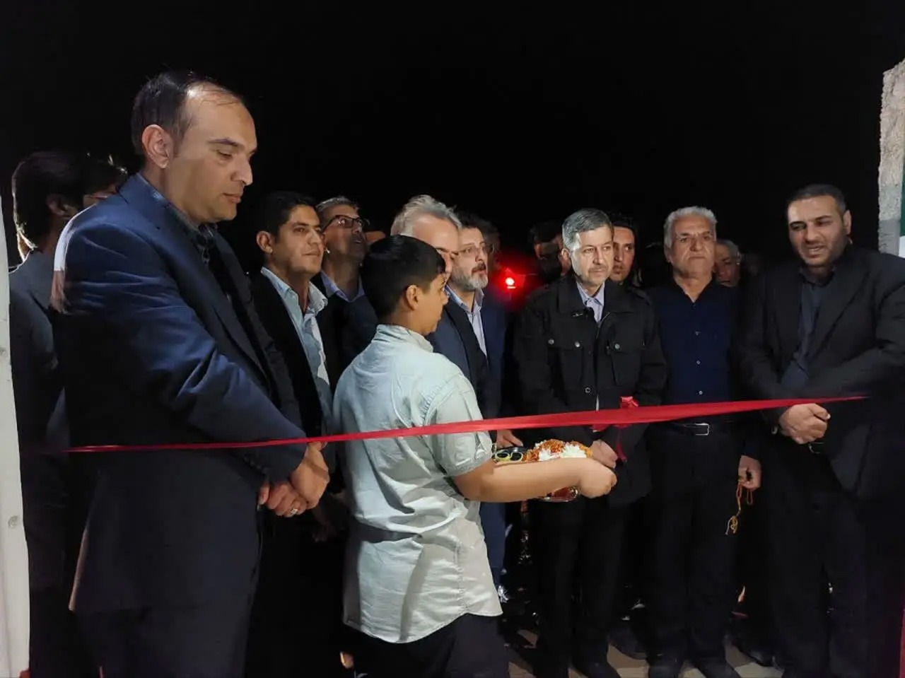 افتتاح زمین چمن شهید احمدی، نفس تازه ورزش در روستای عباس‌آباد نطنز