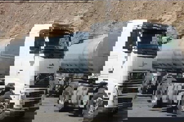 ۲۳۰۰ لیتر سوخت خارج از شبکه توزیع در تیران وکرون کشف شد