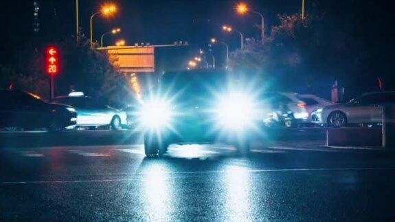 برخورد پلیس با خودرو‌های دارای چراغ زنون