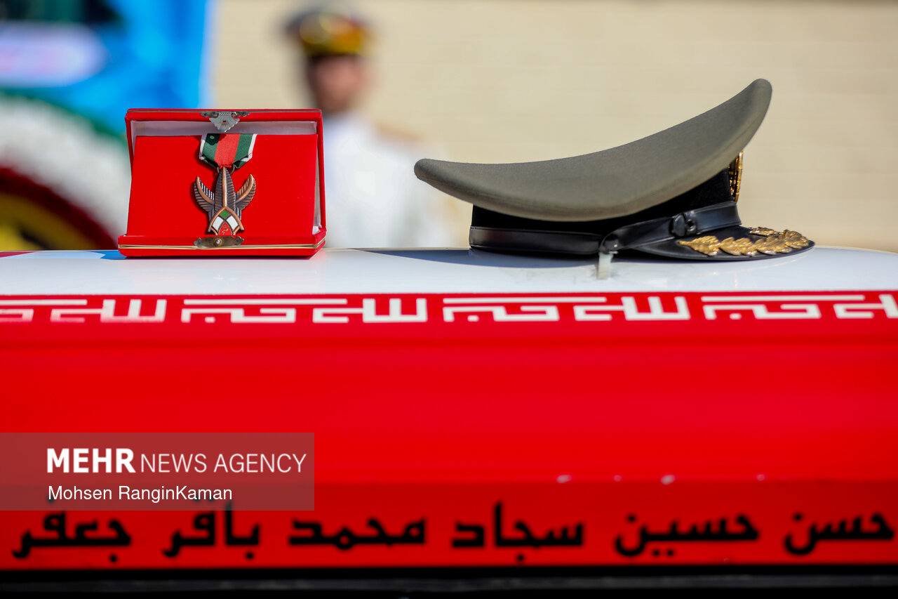 آئین تشییع شهدای سقوط بالگرد در درچه آغاز شد