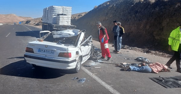 فوت ۶ نفر بر اثر برخورد پژو و کشنده در محور اصفهان - نطنز