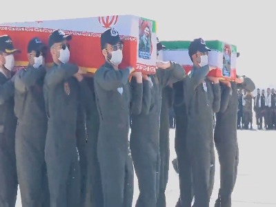 وداع خلبانان هوانیروز اصفهان با دو همرزم شهیدشان