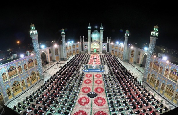 جزء خوانی به روش حفظ خوانی در حرم هلال بن علی (ع)