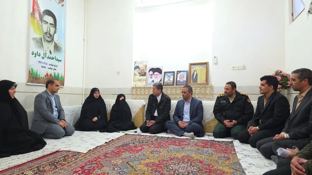 ادای احترام استاندار اصفهان به ۱۲۰ ستاره ایثار خوروبیابانک