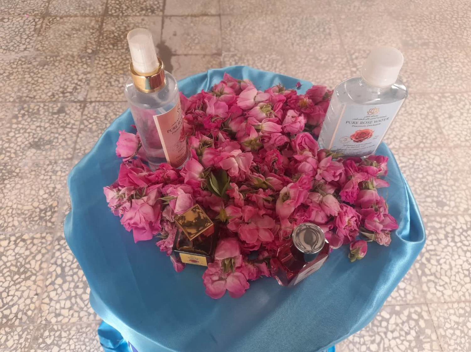 رونمایی از چهار محصول گل محمدی در قمصر کاشان