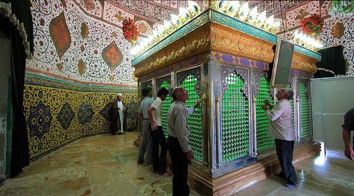 غبار روبی حرم مطهر امامزاده سلطانعلی بن امام محمدباقر(ع)