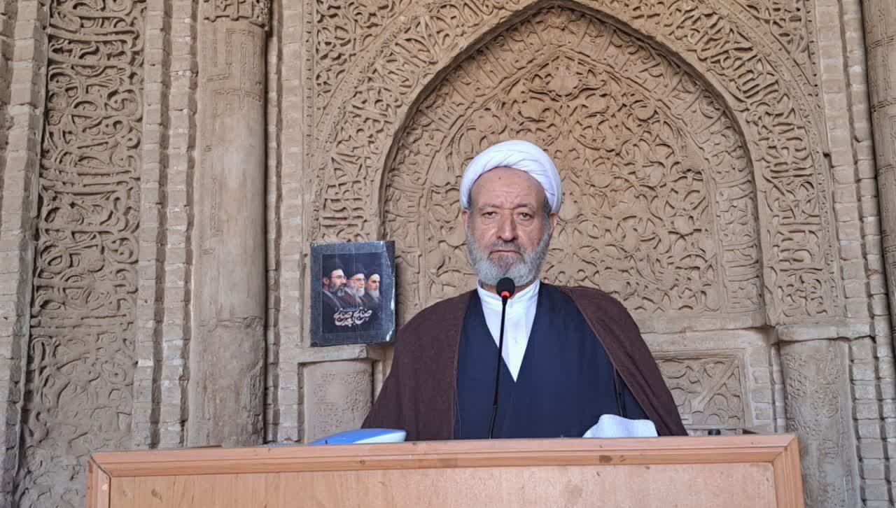 تاکید امام‌جمعه اردستان بر رفع مشکلات معیشتی
