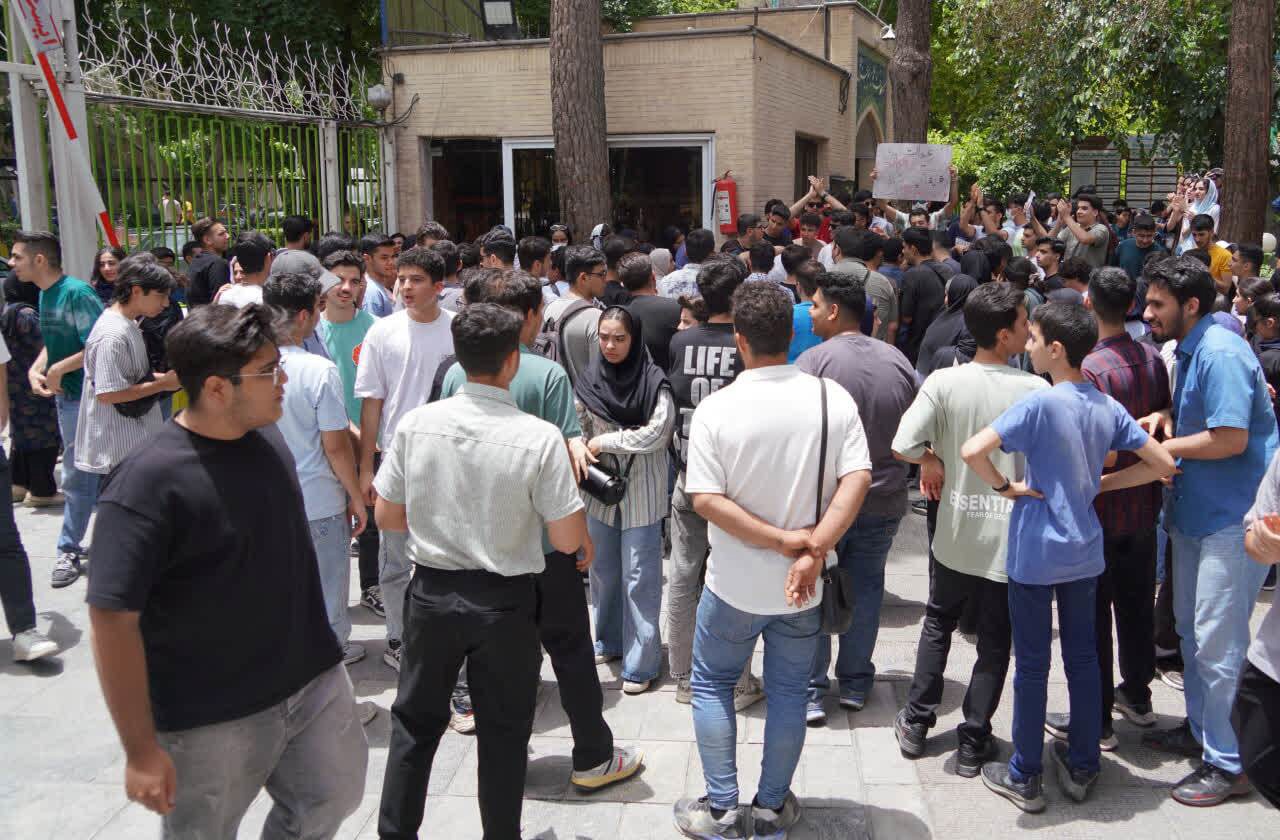 دانش‌آموزان اصفهانی خواستار لغو تأثیر قطعی معدل یازدهم در کنکور شدند