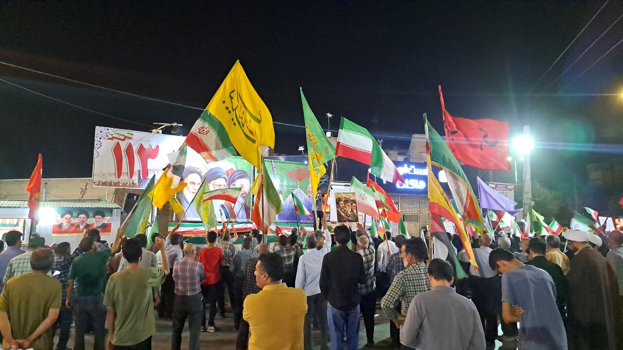 شب صد و یکم؛ هم‌آوایی قلم‌ها و پرچم‌ها در اردستان