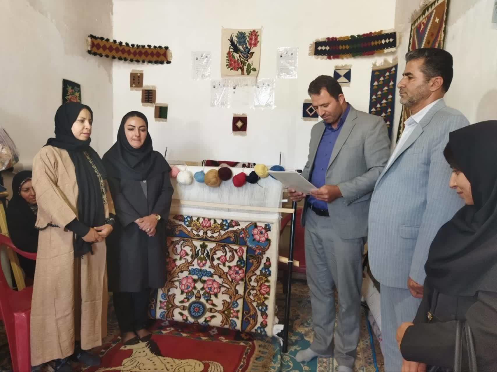 آیین تجلیل از فعالان صنایع دستی سمیرم