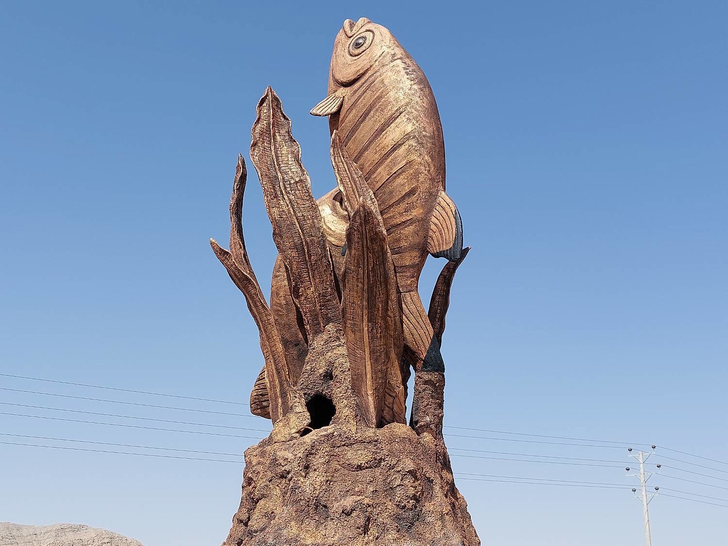 رونمایی از تندیس ماهی آفانیوس در شهر حسن آباد