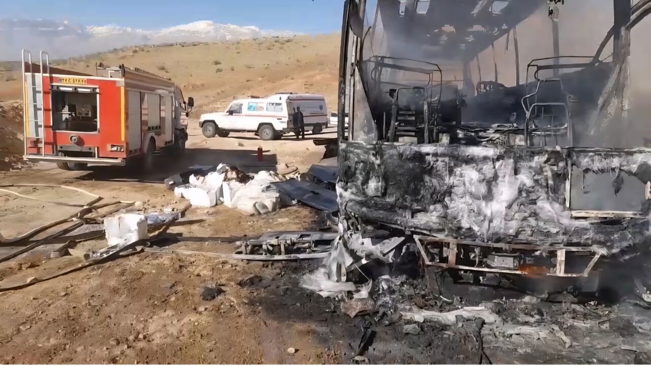 حریق اتوبوس مسافربری در محور سمیرم مهار شد