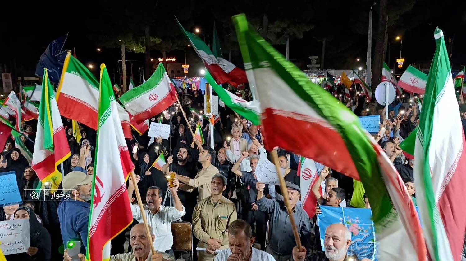 یکصد و چهارمین شب میدان داری در سنگر خیابان