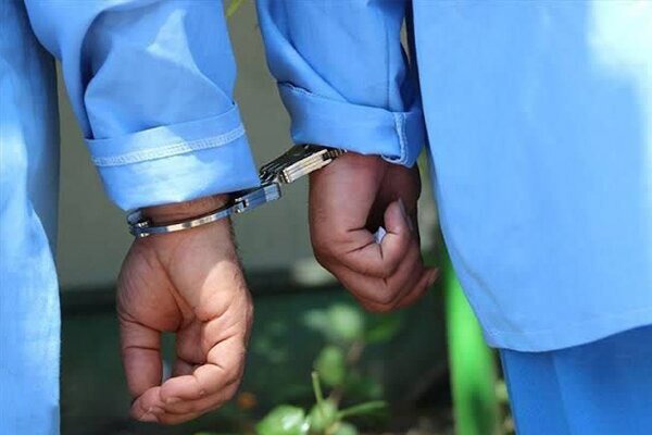 دستبند پلیس بر دستان متهمان طرح امنیت محله محور در کاشان