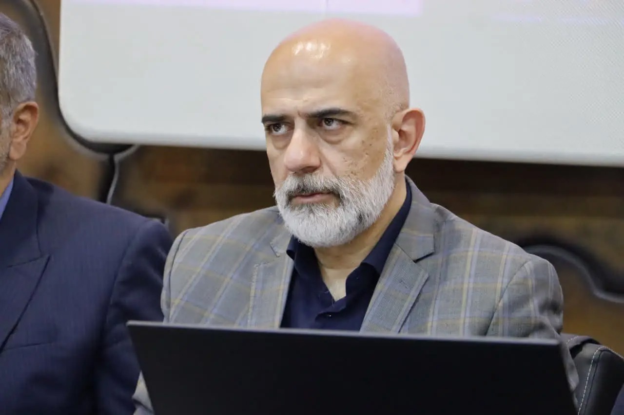 صنایع برای تأمین برق به سمت انرژی خورشیدی بروند