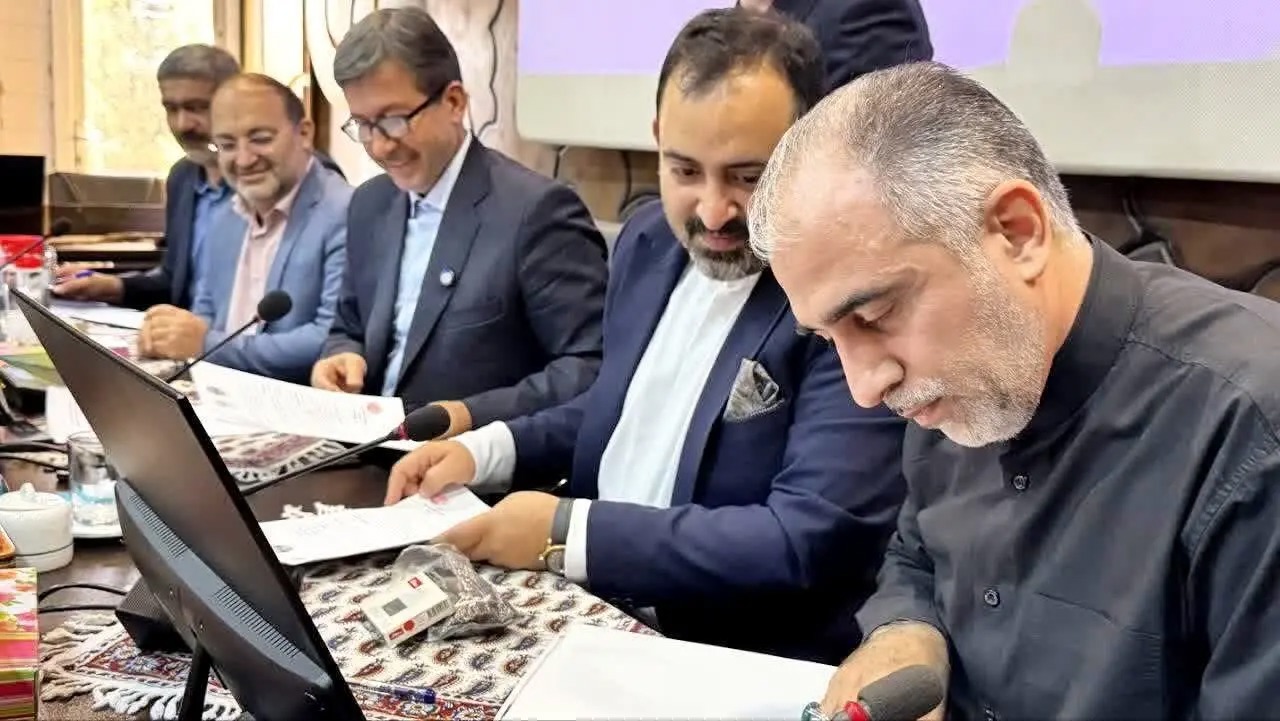امضای دو تفاهم‌نامه مهم توسعه‌ای در حوزه برق و انرژی‌های نوین در استان