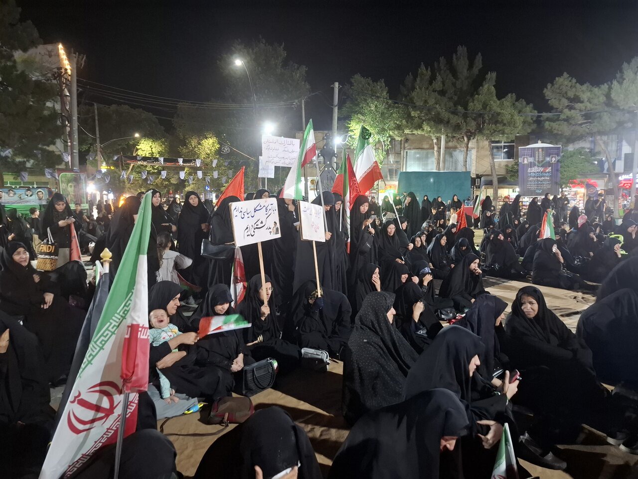 تجمع مردمی همراه با عزاداری شب چهارم محرم در هیئت رضویه گلپایگان